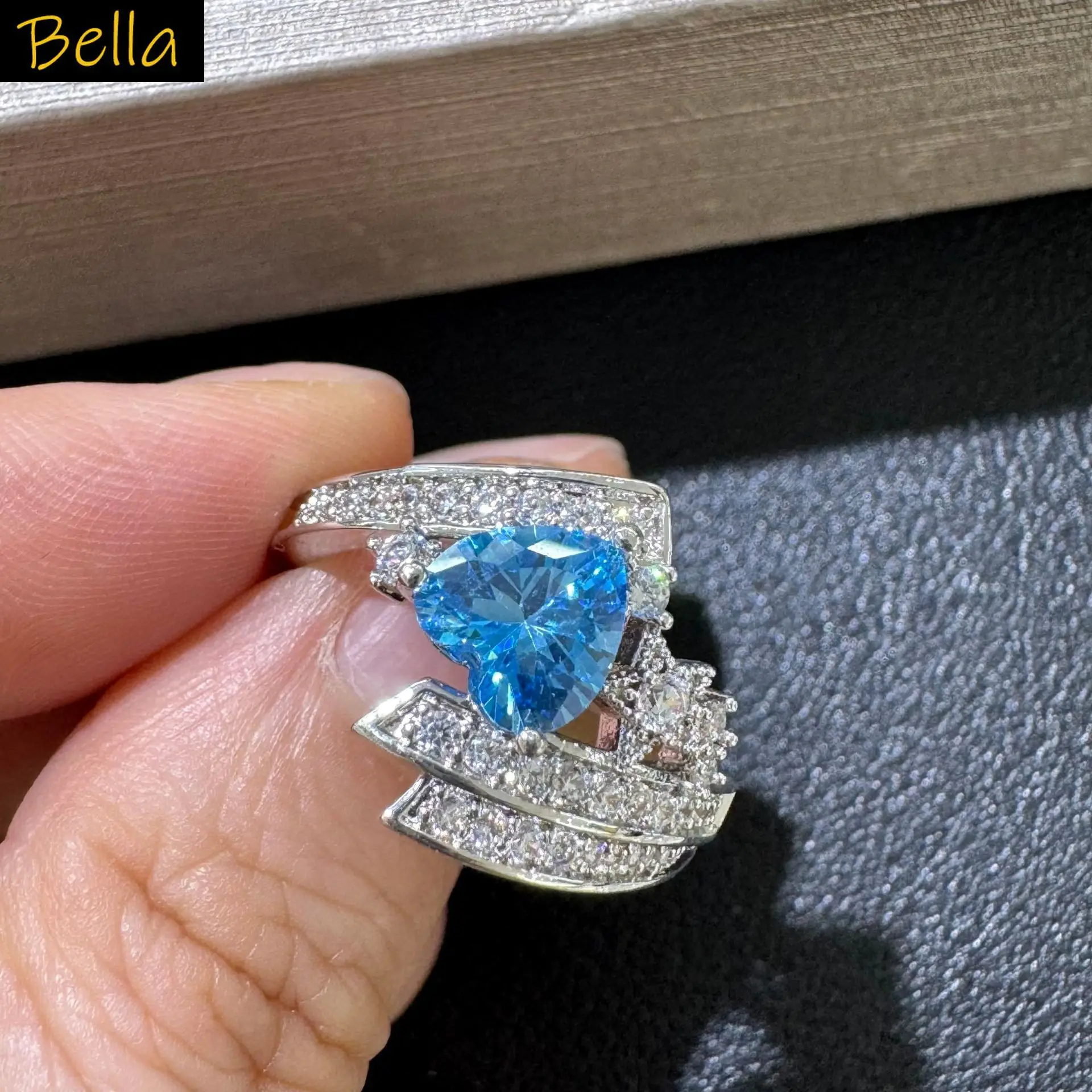 

Heart Cut Cubic Zirconia Ring with Star Pave Setting for Women Party Jewelry blue red yellow