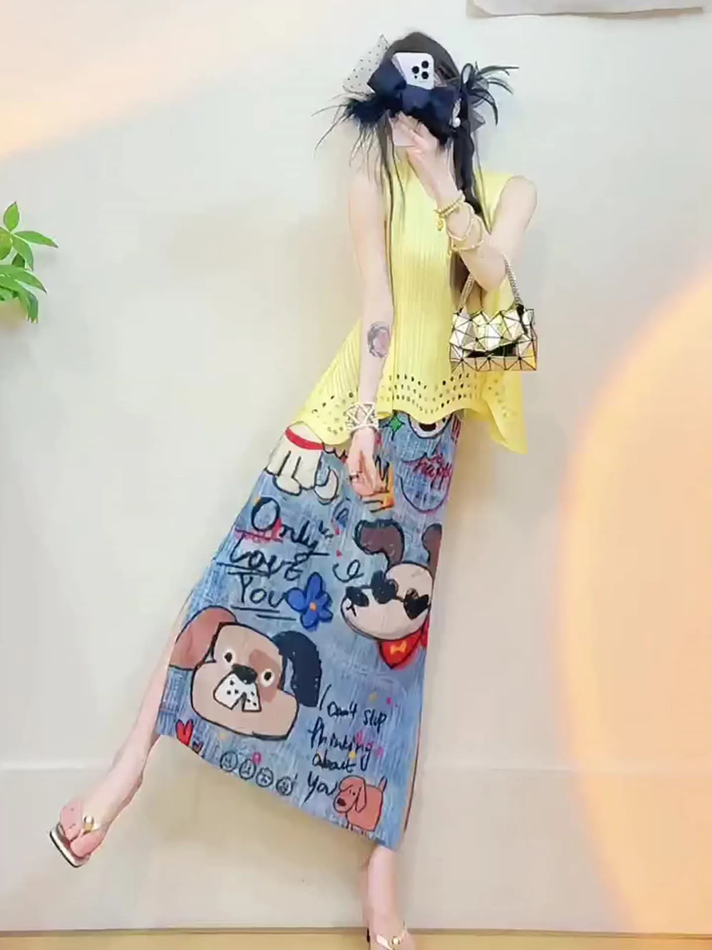 

Yellow Hollow out Sleeveless Top And Skirt Set Summer Season Print Half Skirt Folded Design Fashionable Women's Two-Piece Set