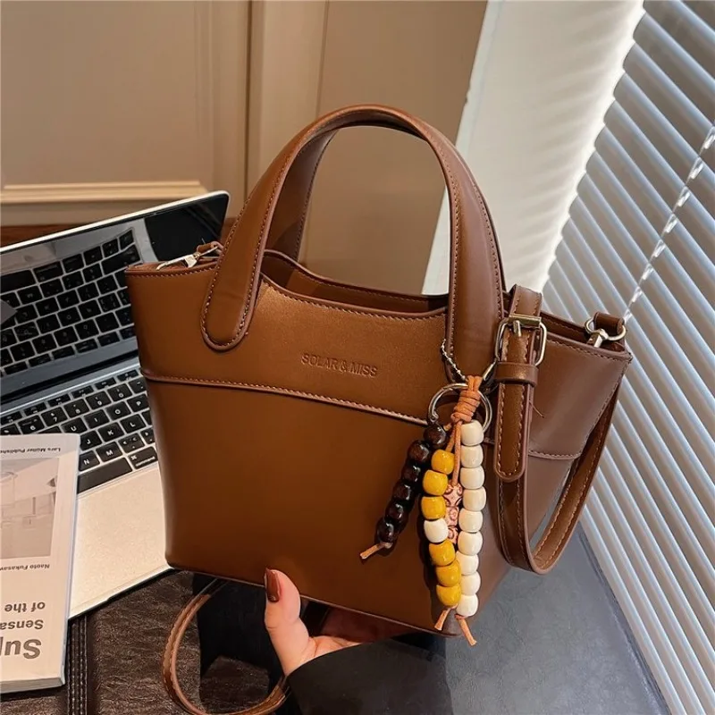 

Stylish Practical Diaper Bag Tote Mom Daily Work Baby Care Exquisite Sleek Sophisticated Fashionable Organized 2025 New