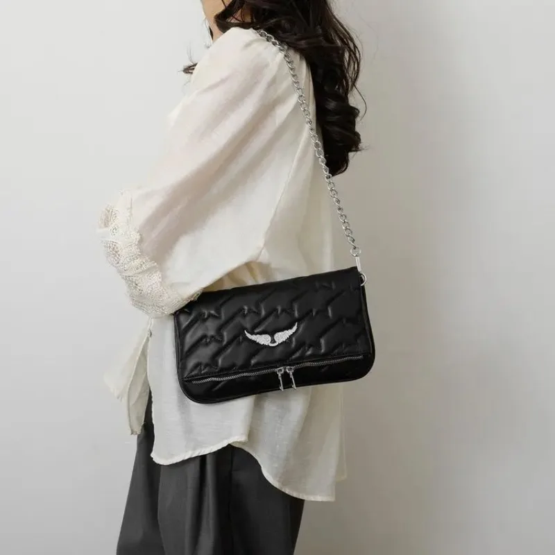 Vintage Style Leather Diaper Bag: Elegant Crossbody Handbag For Women With Luxury Designer Details And Large Tote Space