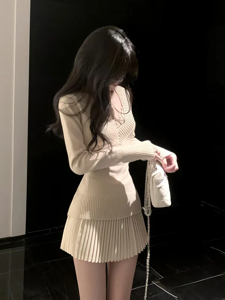 

Pure Desire Spicy Girl V-Ne Knitted Top Women's Autumn High-End Thin Sweater f Skirt Pleated Two-Piece Set Faionable C...