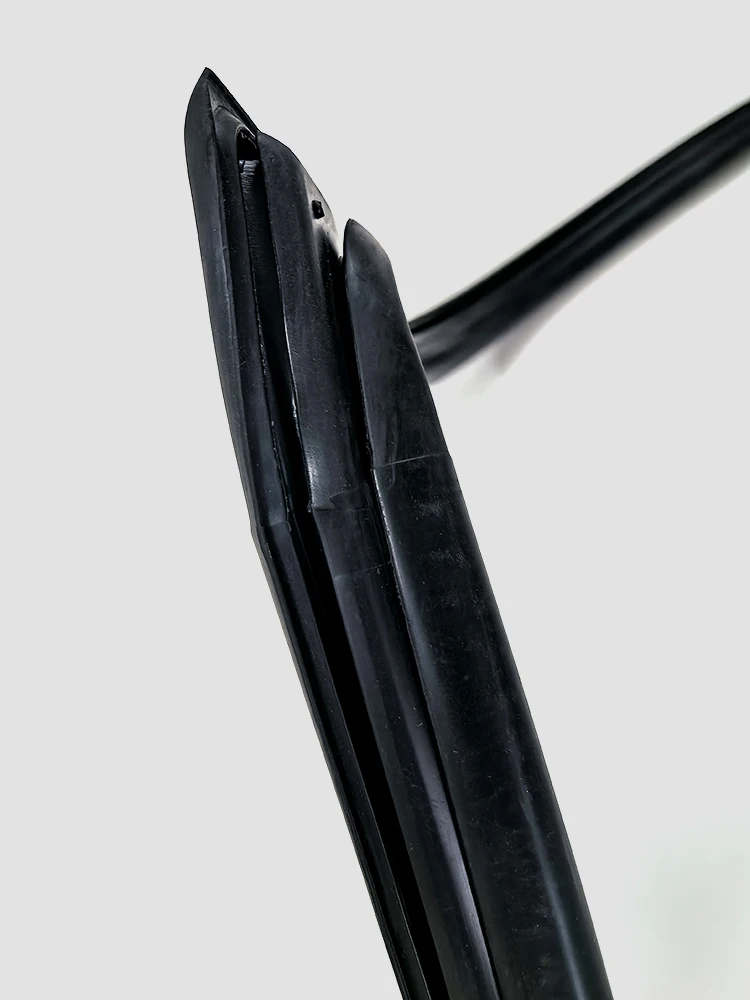 For Nissan Patrol Y60 Windshield Weatherstrip 72710-08J10 Patrol Safari Y60 Front Windshield Rubber Sealing Strip Accessories - Image 5