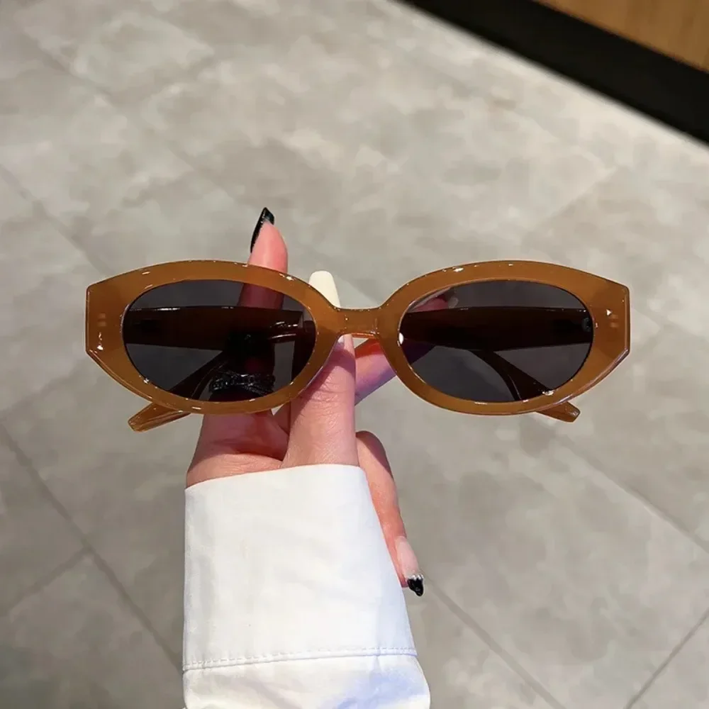 

Vintage Oval Sunglasses for Women Retro UV400 Cat-Eye Lens Luxury Fashion Eyewear with Lightweight Frame & Feminine Retro Design