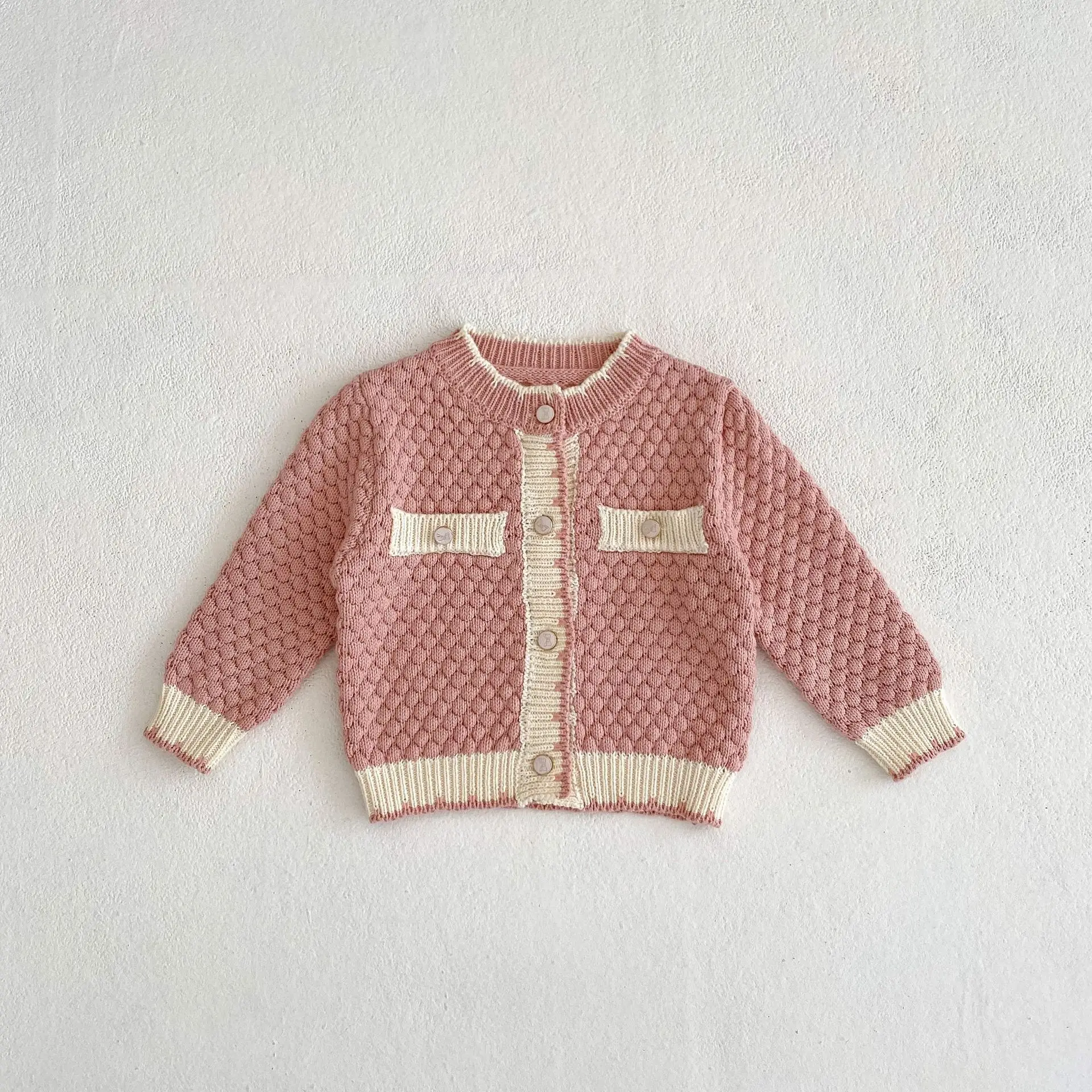 

Autumn new 0-3 year old baby outfit, girls' baby delicate button contrasting edge pocket knitted long sleeved cardigan