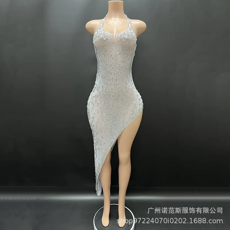2026 Niche Zilver Wit Glanzend Strass Temperament Jurk Verjaardag High-end Jurk Muziekfestival Zanger Prestatiekostuum