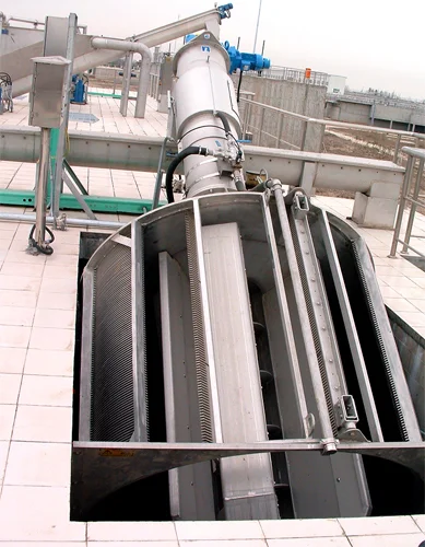 Automated Continuous Screening System with Motor Engine Bearing & Gearbox 5000L/Hour Productivity 1 Year Warranty