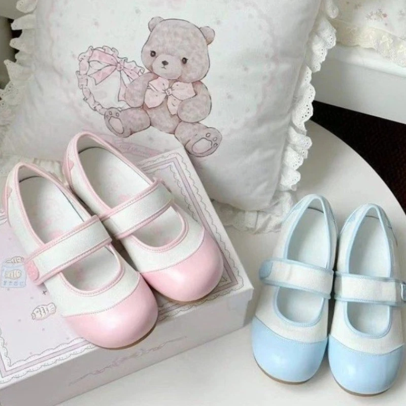 

Маленькие милые туфли на плоской подошве с круглым носком и дышащим низким каблуком, простые удобные женские туфли в тон