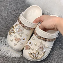 Dijes de zapatos Croc para niñas, conjunto de sandalias, cadenas, accesorios de zapatillas, decoración personalizada, regalos de fiesta, bricolaje, corazón de melocotón dorado, mariposa