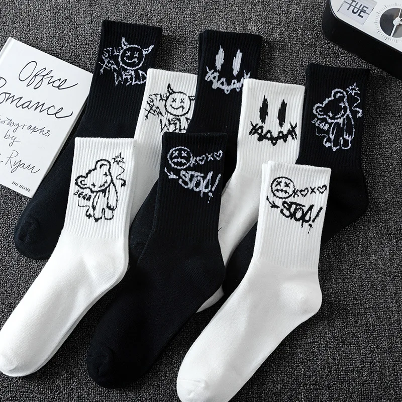 

Hip Hop Skateboard Original Design Black White Skull Socks Personality Street Hip Hop Sports Middle Tube Cotton Women's Socks