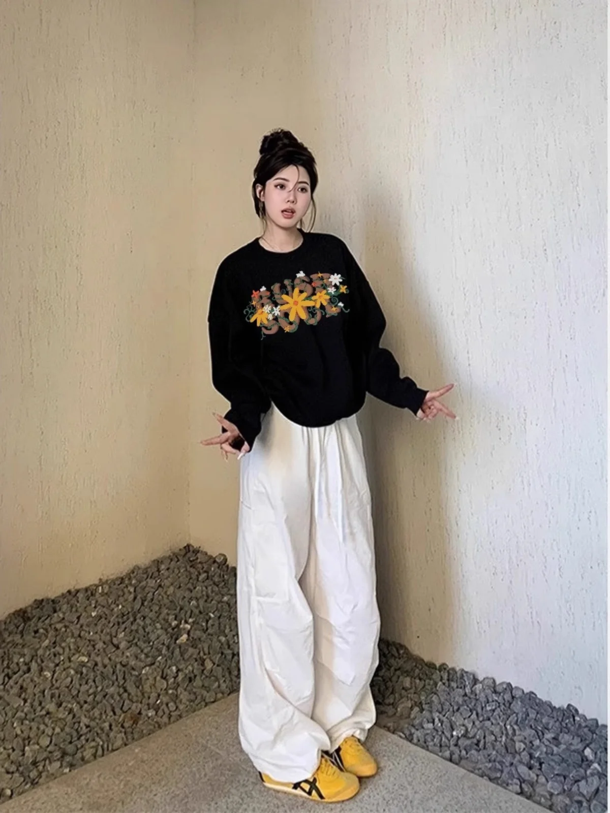 

Bla round Ne Sweatirt Women's Sle 2026 New Autumn Winter Unique Floral Print Design Small ence Top