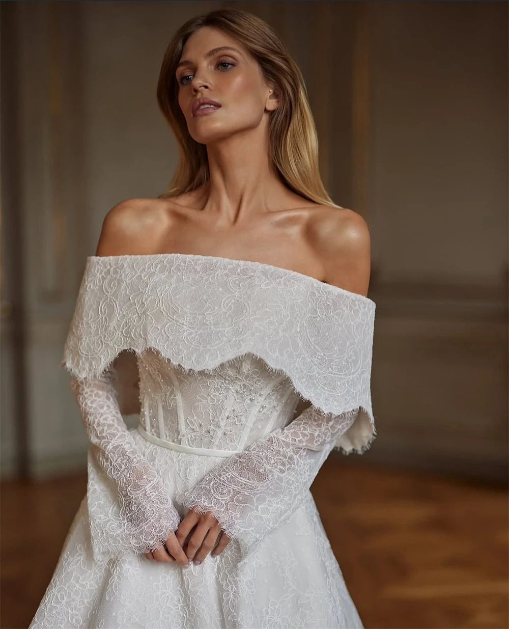 

Customized Soft White Organza Wedding Dress Dreamy Boat Neck Long Sleeves Robe de mariée Boho A-Line Court Train Bridal Gowns