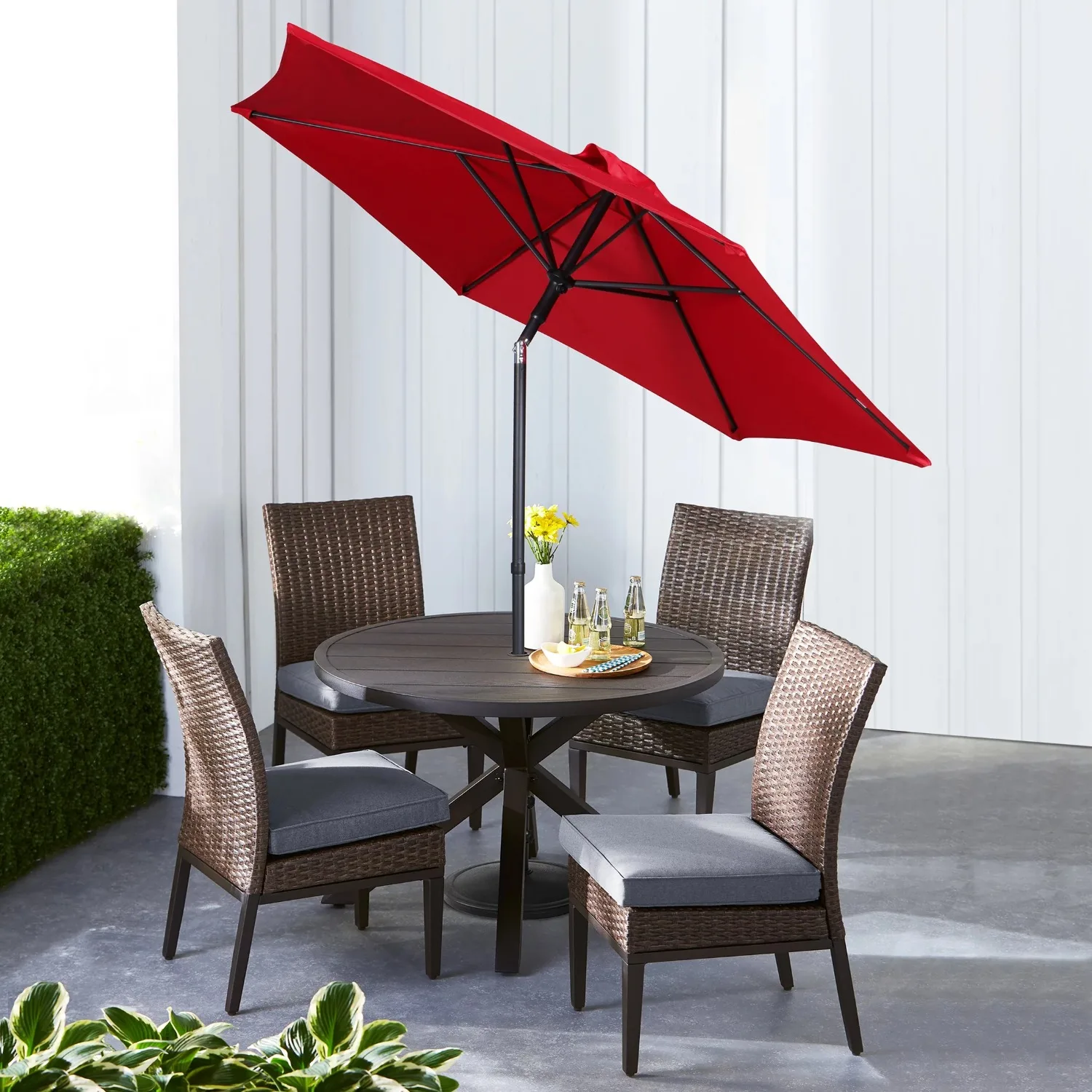 Mainstays 7.5 Foot Push-Up Round Market Umbrella Really Red