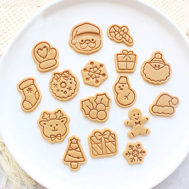 1Pcs Mini Christmas Cookie Mold Cute Santa Xmas Tree Snowflake Shaped Cookie Cutter Fondant Frosting Biscuit Stamp Dessert Mould