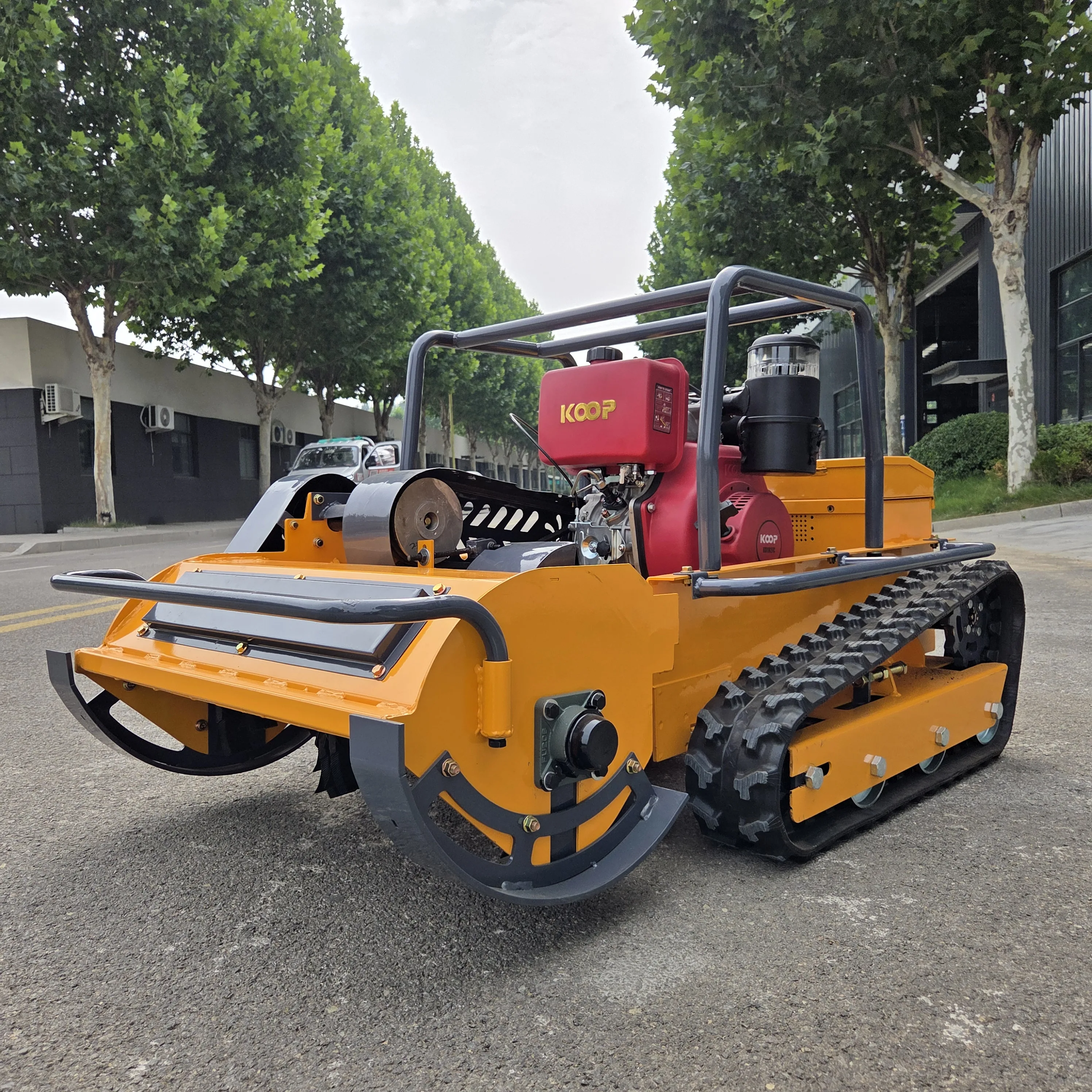 원격 제어 디젤 로봇 플레일 모어: 500mm-1200mm, CE EPA 인증, 전지형 농업용 고무 대형 예초 영역