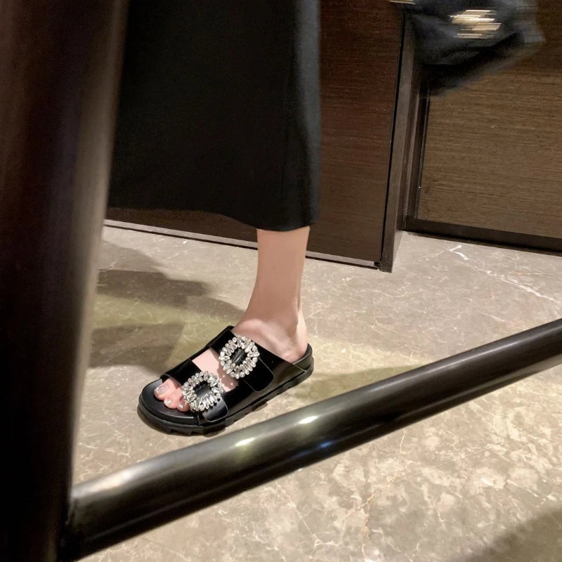 

Latest 2026 Fashionable Women's Leisure All-Purpose Flip Flops with Square Clasp Crystal Thick Sole for Beach Outing