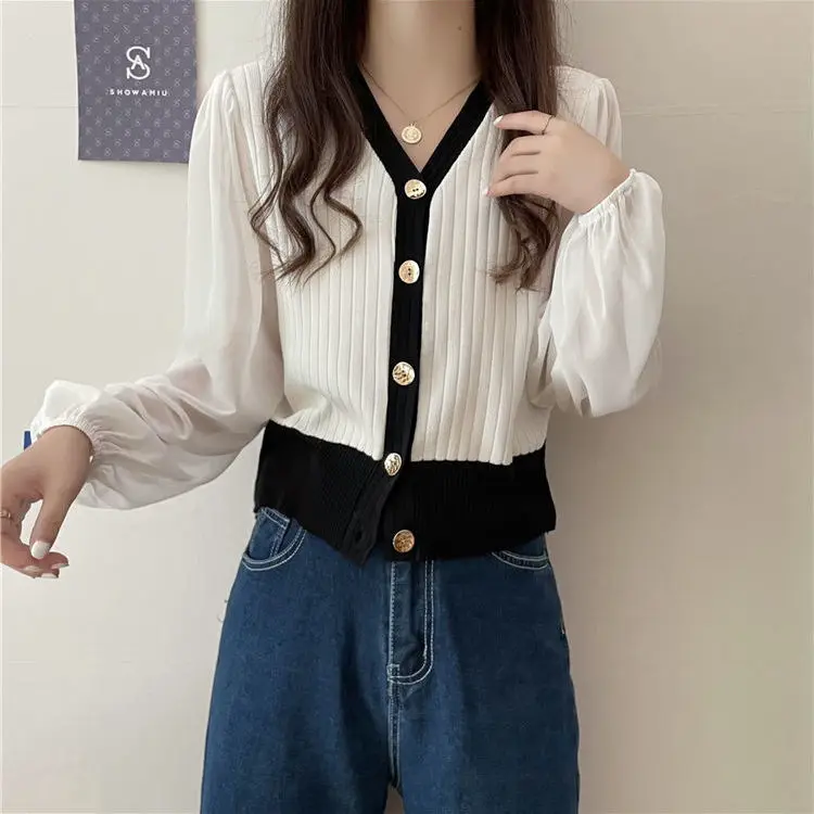 Niche Fake Two-piece Spliced Knitted V-neck Shirt for Women French Retro Chic Long Sleeved Top