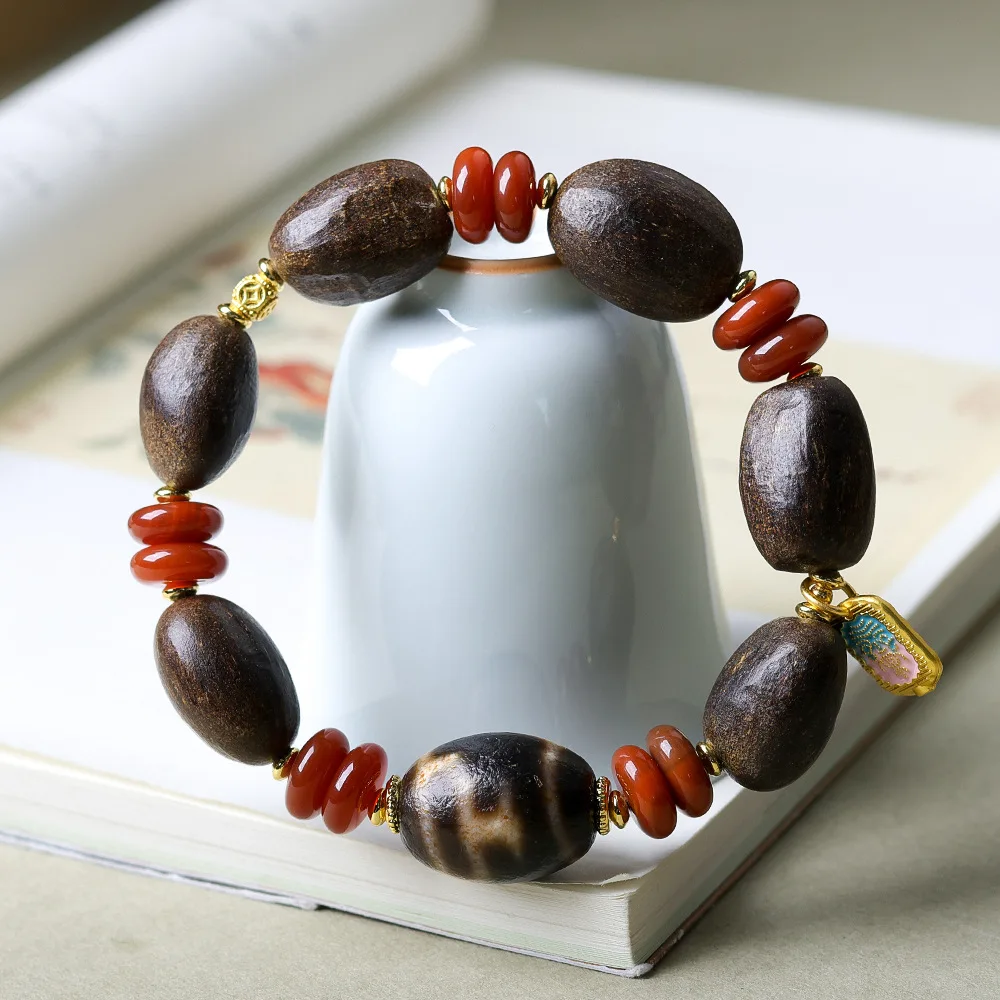 

Original Darakan incense wood bracelet literature and Tibetan jewellery treasure vase dzi Chinese southern red agate strings