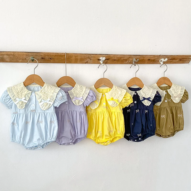 

Одежда для маленьких девочек, новая летняя цельная одежда с вышитыми лацканами и бантом для маленьких девочек, одежда для скалолазания с короткими рукавами, одежда для новорожденных