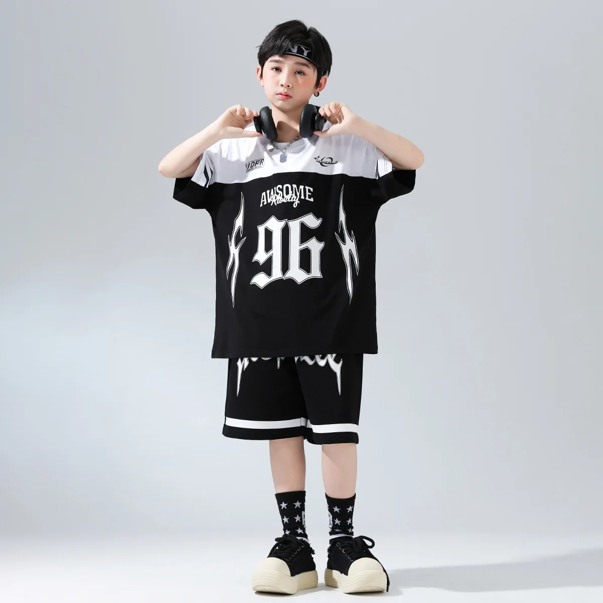 طفل Kpop الهيب هوب الملابس أبيض أسود المتضخم تي شيرت أعلى عارضة الشارع الصيف السراويل لفتاة صبي الجاز ملابس رقص الملابس