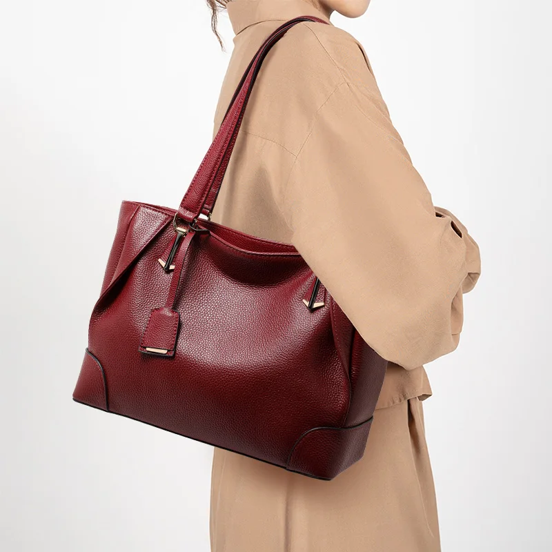 

Aidrani Structured Leather Tote: Soft Texture & Detachable Tag