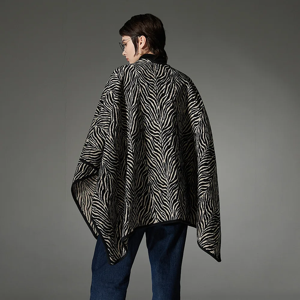 Spring Winter Clasp Shawls New Pattern Wrap Stole for Women Fashionable Knitted Scarves in Soft Material