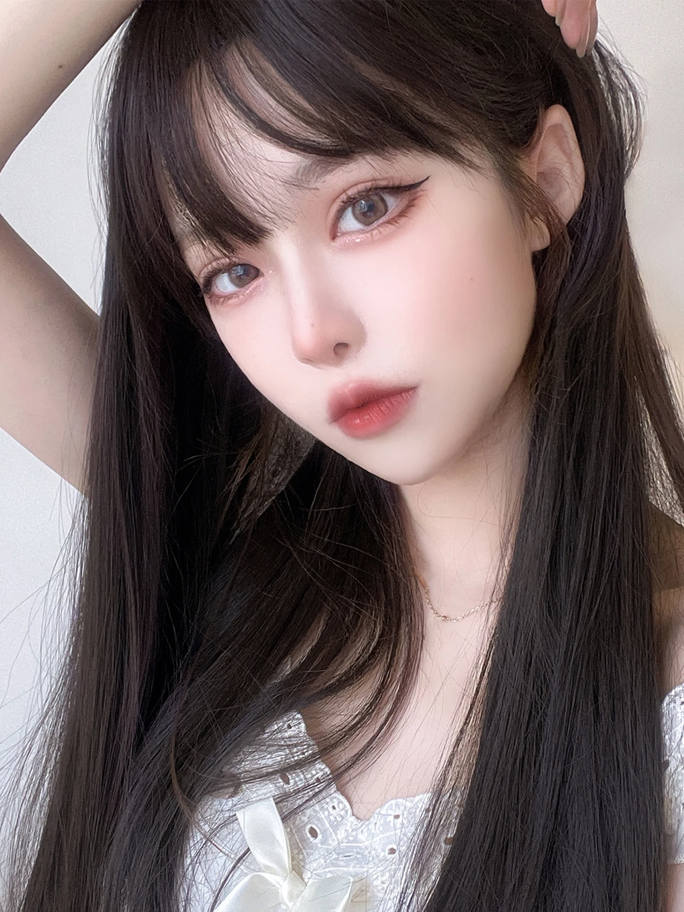 Wig sintetis cokelat tua 24 inci dengan Bang Wig rambut lurus alami panjang untuk penggunaan sehari-hari wanita Cosplay tahan panas Lolita