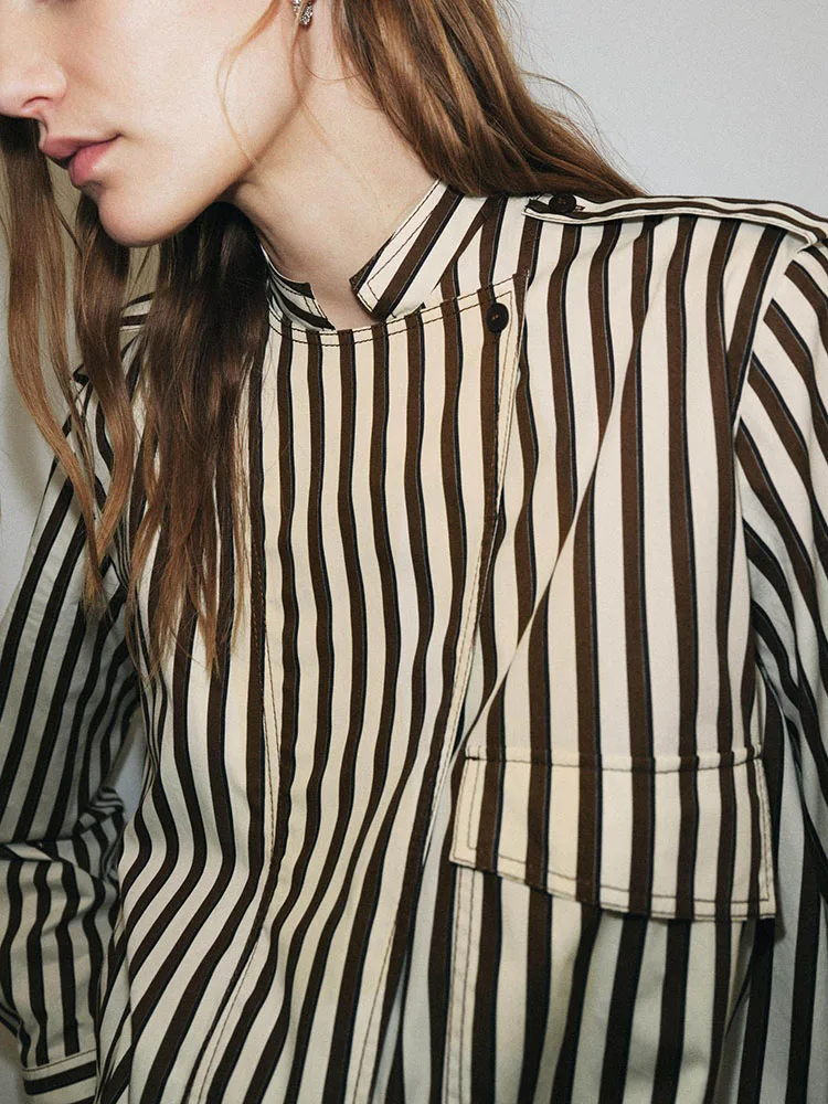 เสื้อแจ็คเก็ตสไตล์นักบินลายทางลำลองสำหรับผู้หญิง ฤดูใบไม้ผลิ 2026 รุ่นใหม่ล่าสุด สไตล์อเนกประสงค์ เสื้อคลุมแฟชั่นสไตล์ยุโรป