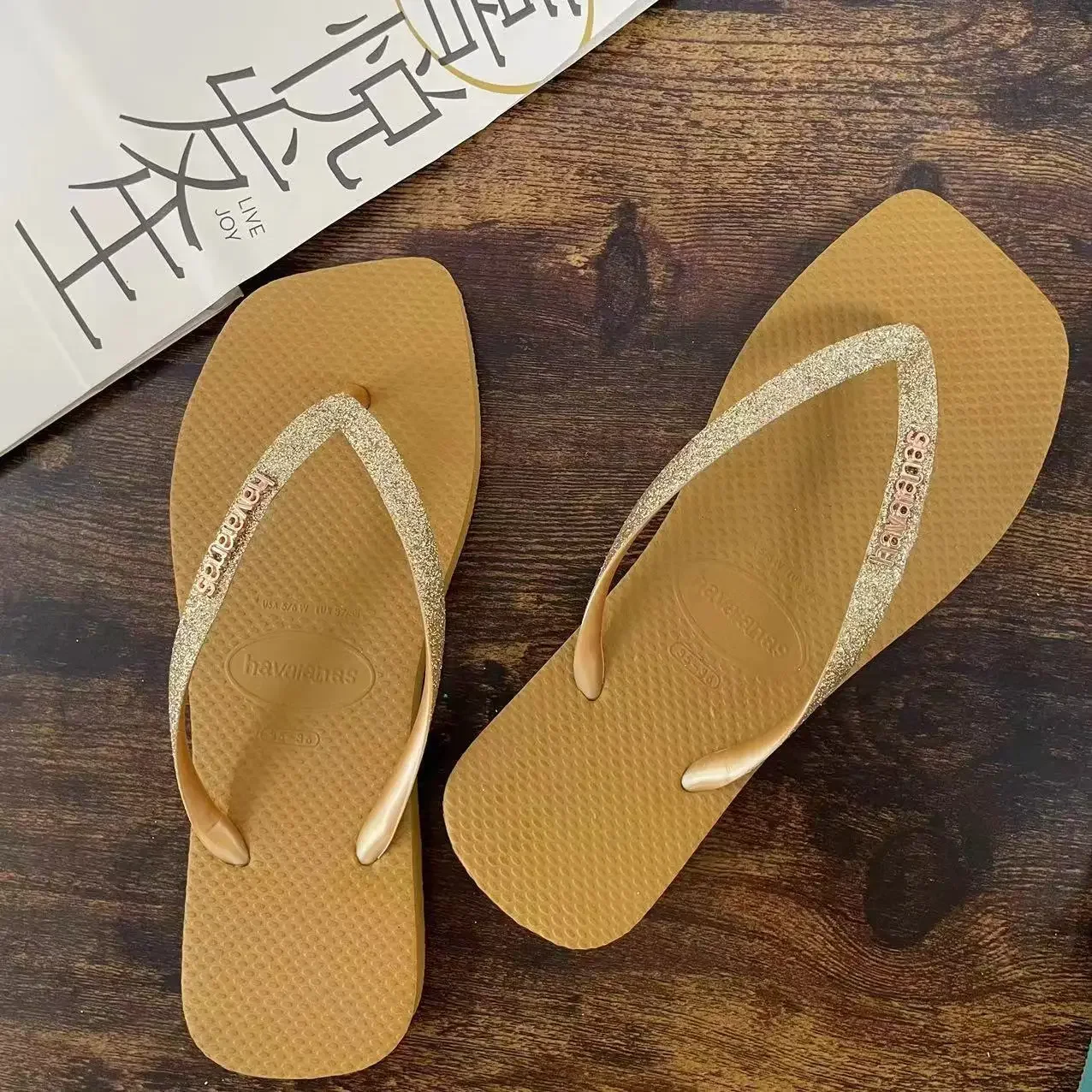 صيف جديد 2025 المرأة الوجه يتخبط الصيف شباشب لخارج المنزل السفر في الهواء الطلق نعال شاطئ أحذية النساء العصرية