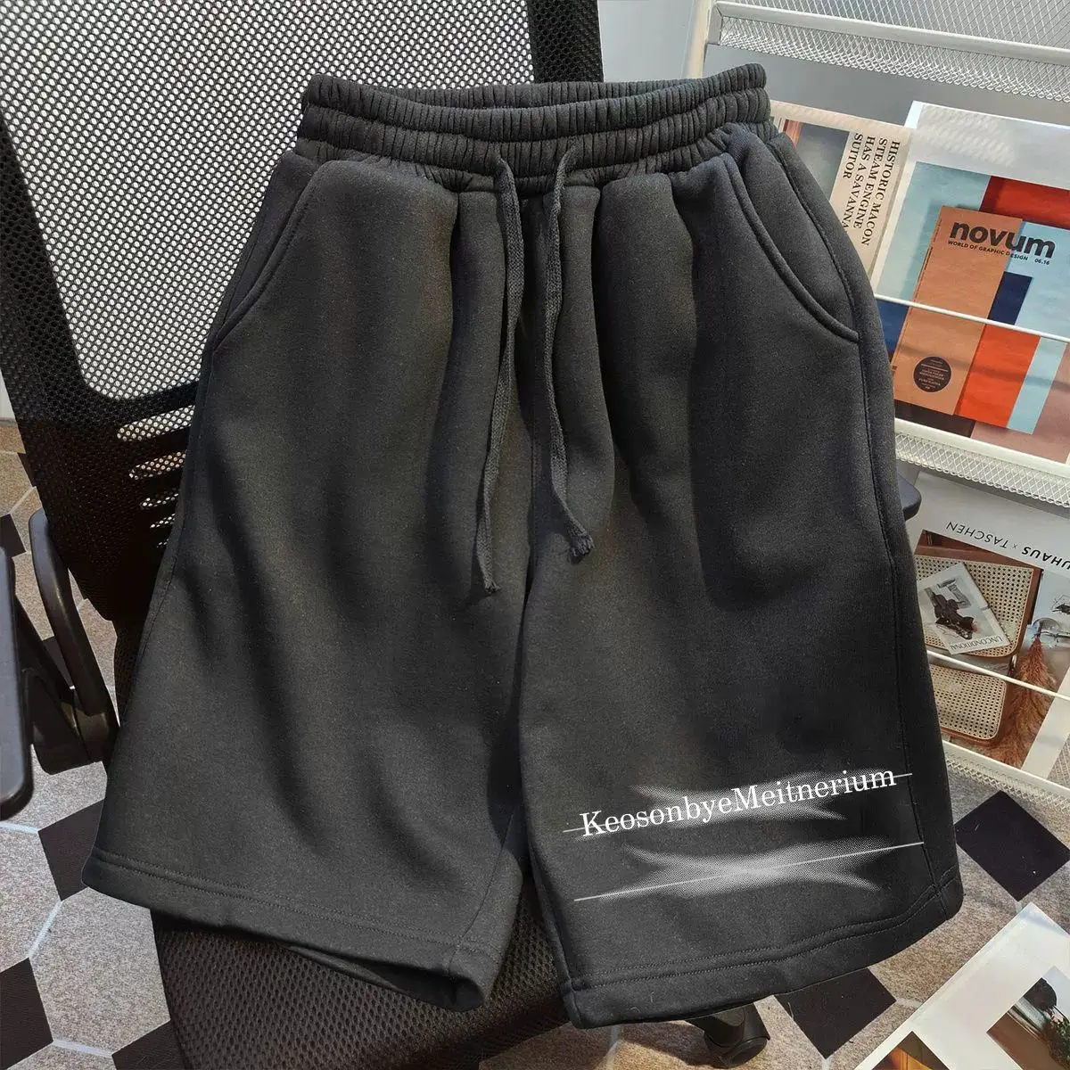 

American Retro System of Large Size Shorts for Men and Women Summer Crotch Covered with A Wide Leg Sports Five Cent Pants Couple