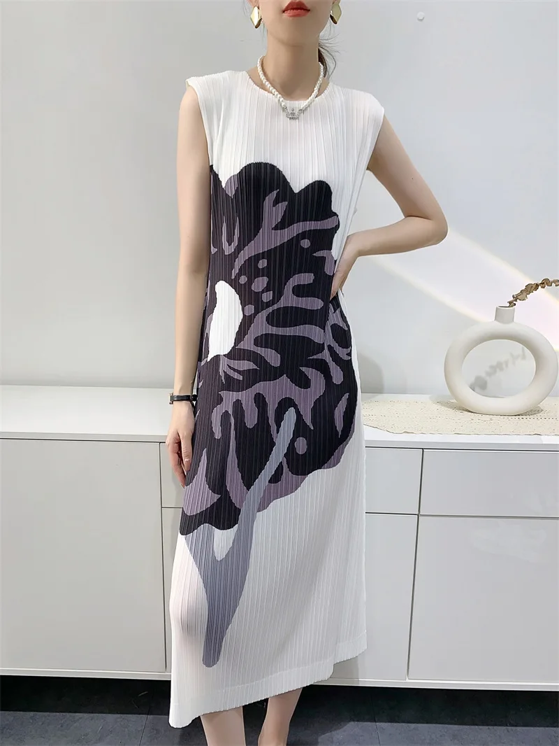 Abito con stampa plissettata Miyake 2025 Primavera ed estate Abiti eleganti senza maniche con temperamento a fiori grandi di media lunghezza