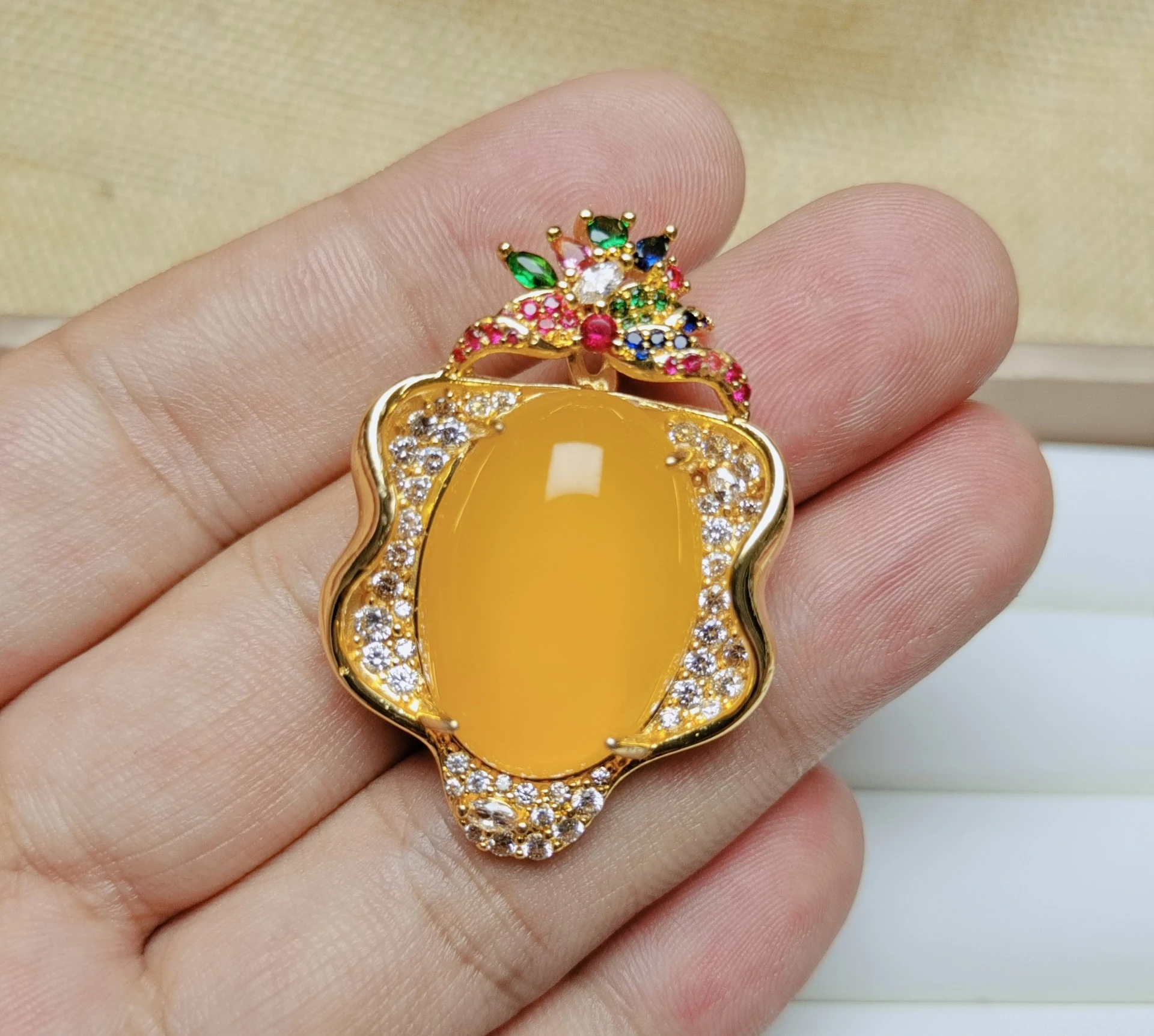 

Новый китайский натуральный халцедон без матки, брендовый кулон в национальном стиле, кулон из пчелиного воска, масло, желтый агат, нефритовое ожерелье, поставка