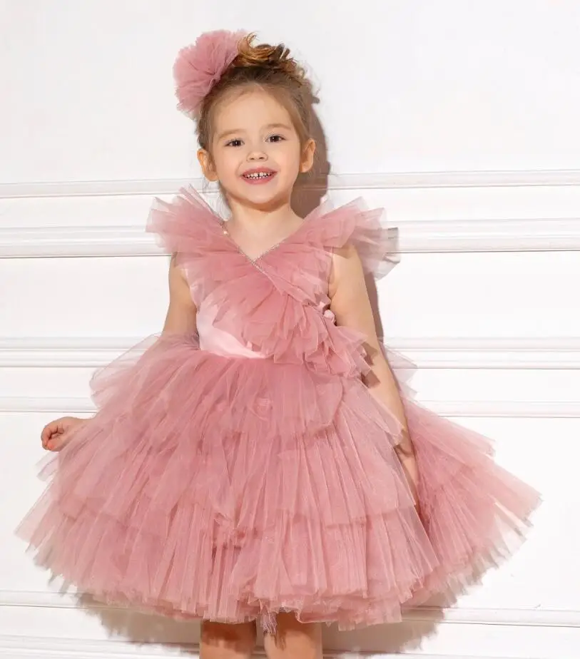 

Lovely Pink Flower Girl Drses For Wedding V Neck Tulle Layered Puffy Formal Holy Communion Wear Birthday Party Ball Gowns
