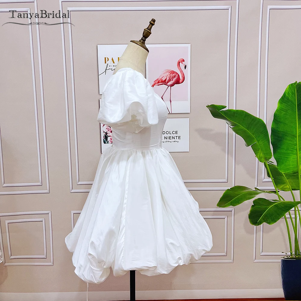 푹신한 스커트 짧은/미니 웨딩 드레스 분리 가능한 활 기차 세련된 DW761와 짧은 소매 사랑스러운 신부 가운