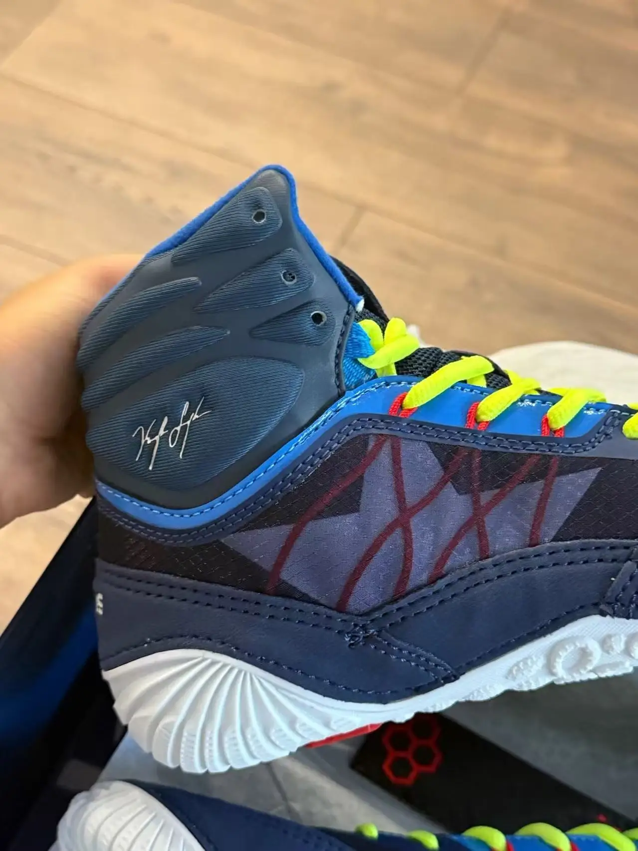 

New Men's Wrestling Shoes Lightweight Boxing Shoes Non-slip Wrestling Sneakers Size 36-45 Luxury Fitness Shoes