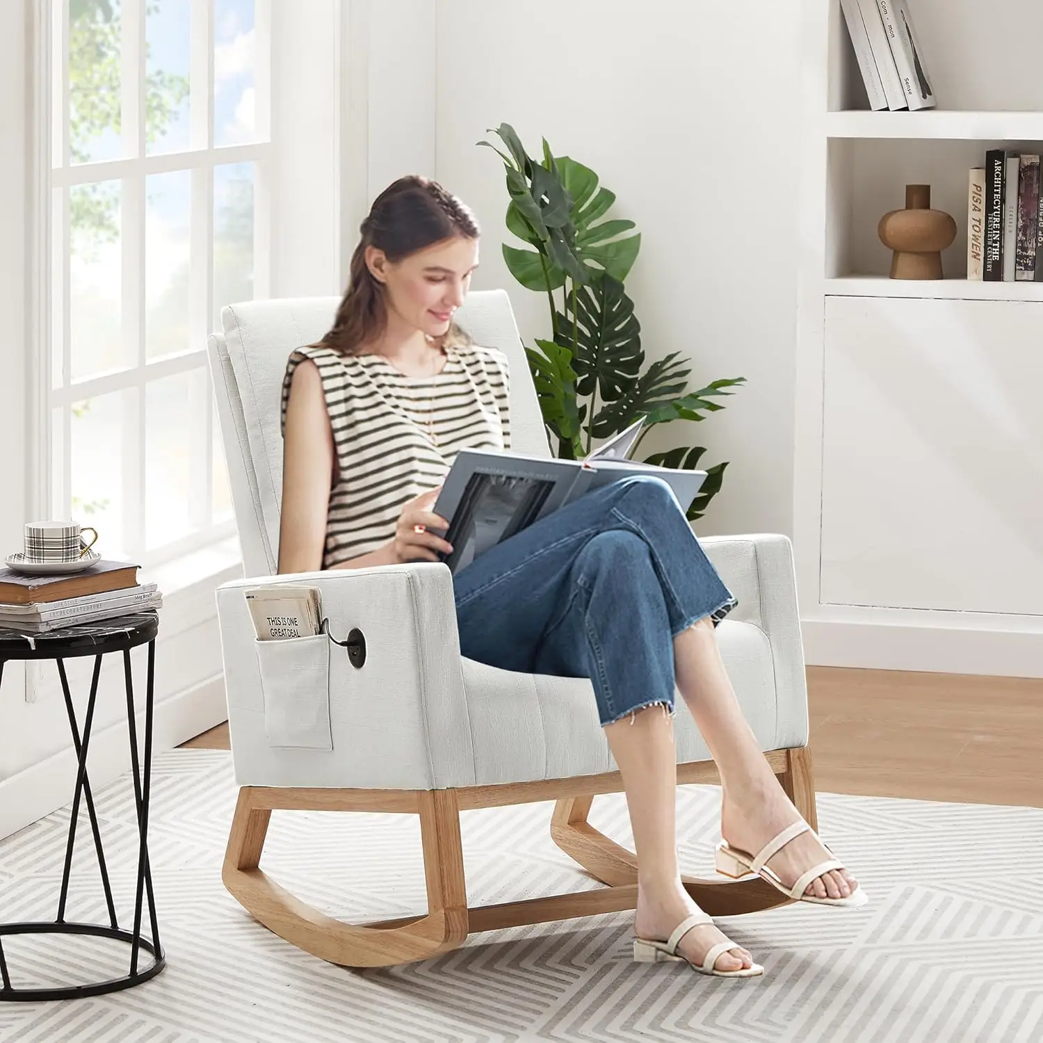 Schommelstoel, gestoffeerde zweefvliegtuigschommel voor kinderkamer Comfortabele fauteuil met veilige massief houten onderstel/USB-poort/zijvak voor woonkamer