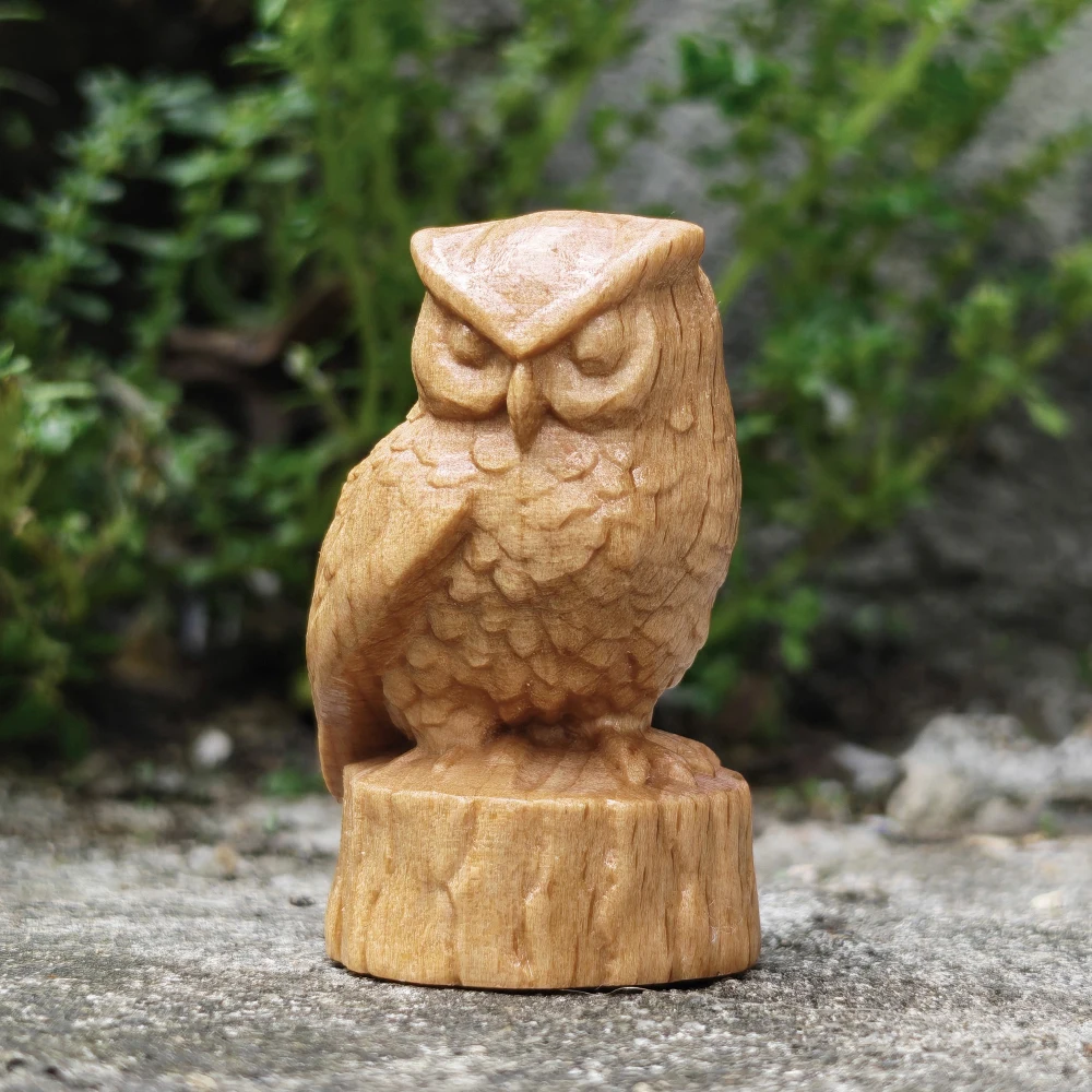 Handgeschnitzte Holzfigur einer Eule, schlichter Stil, traditioneller Stil, geeignet für Partydekorationen, Einweihungsgeschenke, Weihnachtsdekorationen, Heimdekoration, Kamin, Schlafzimmer,