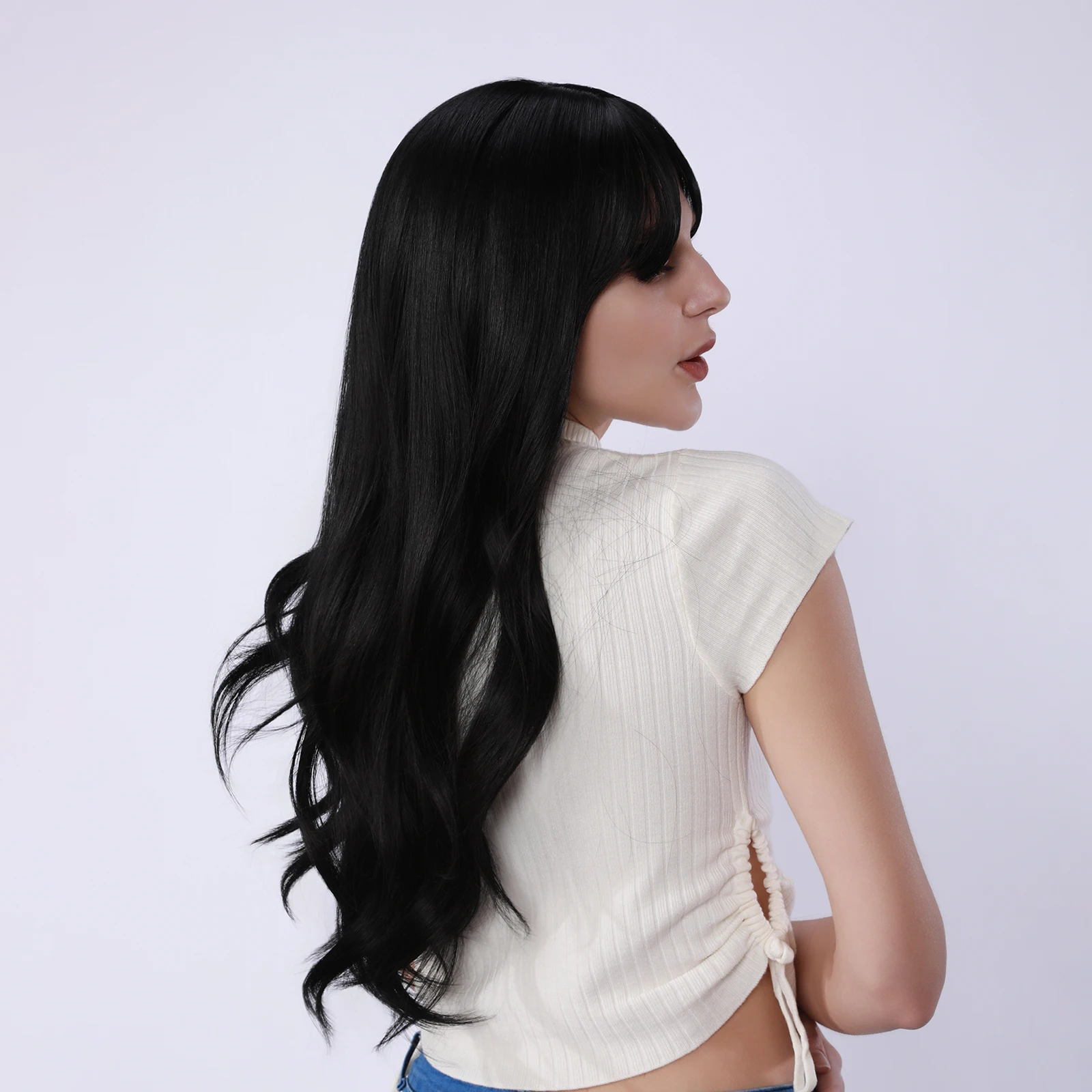 

1 женский парик, выполненный из термостойкого синтетического волокна, создающий естественный объем.