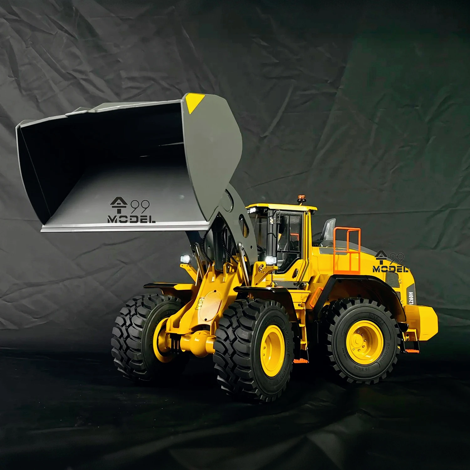 Double E L260H RC Loader 1/14 Hydraulic Remote Control Loader Metal Model RTR with Lighting and Sound System Remote Control Toy