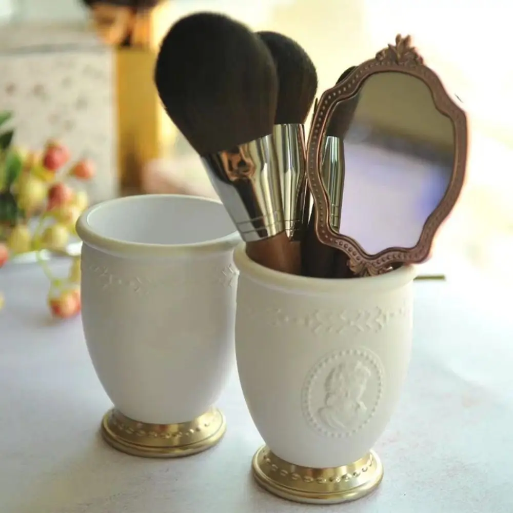 French Retro Makeup Brush Holder Embossed Portrait Pen Container Cosmetic Tools Organizer White Lipstick Eyebrow