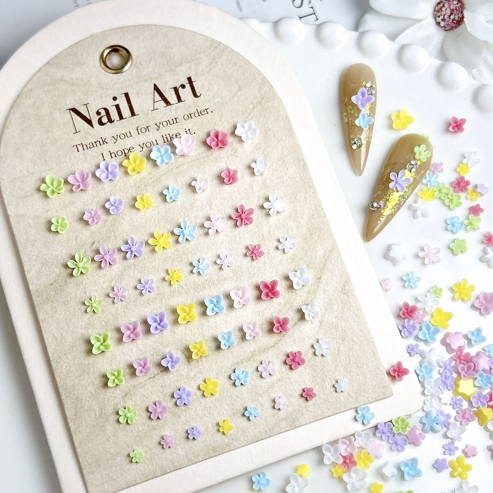 50 pièces 3D Mini couleur unie cinq pétales fleur marguerite résine Nail Art décorations plusieurs tailles fleurs mignonnes série ongles breloques bricolage