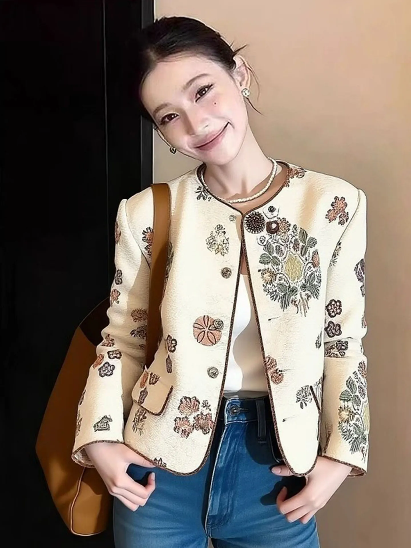 

Ретро-китайский топ с вышивкой, женский, круглый вырез, маленький размер, универсальный, бежевый, для весеннего сезона