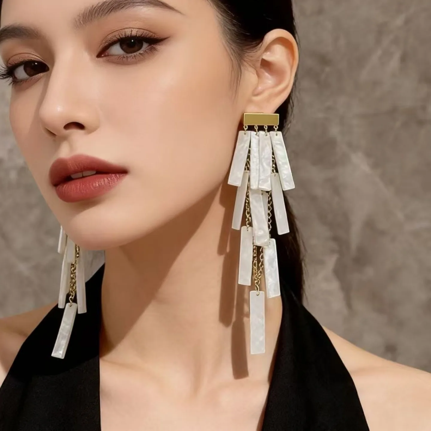 Exaggerated fashionable high-end sense retro chime shell fringed earrings temperament personalized dress earrings earrings women