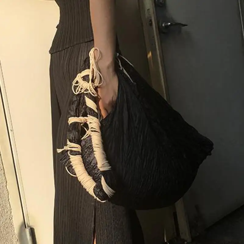 2024 Irregular Tassel Pleated Women's Bags, European And American Fashion Personalized Straps, One Shoulder Crossbody Bag Trend