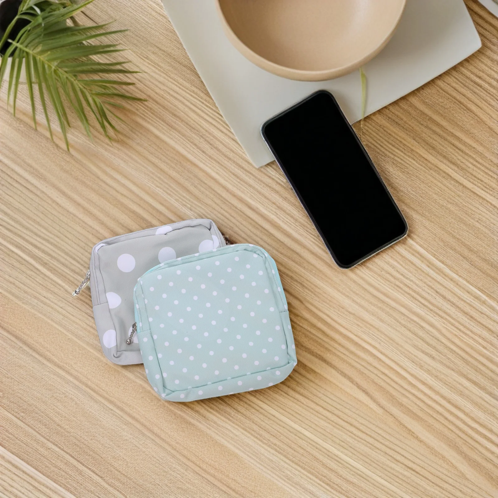 

2pcs Pocket-Sized Sanitary Napkin Pouch Oxford Cloth Durable Menstrual Pad Bag Lightweight Portable Chic Dot Pattern Cosmetics