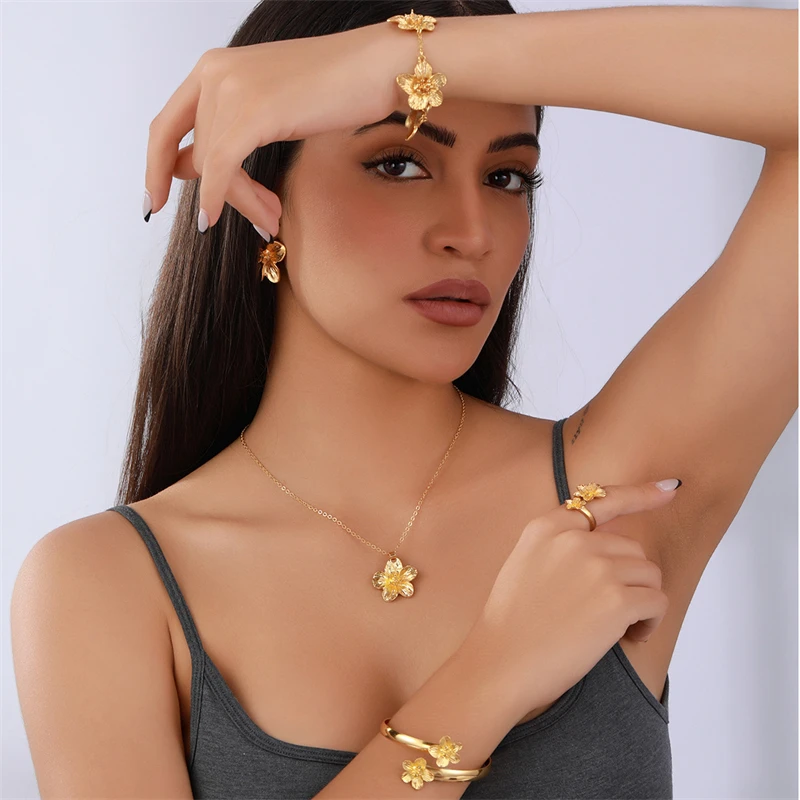 

Exaggerated Metal Big Flower Necklaces Rings for Women Vintage Gold Color Geometric Texture Floral Earrings Wedding Jewelry Gift