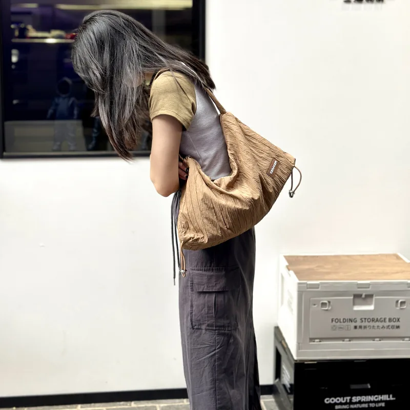 

New Bag Ins Wrinkled Armpit Bag Fashionable Commuting Handbag Casual Shoulder Dumpling Bag
