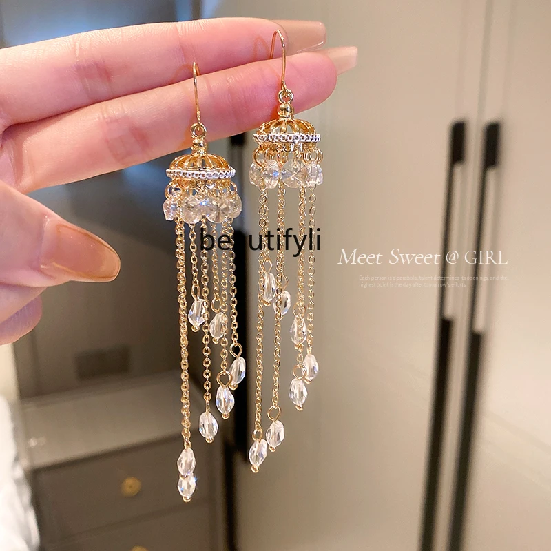 Retro crystal fringed earrings, high-end sterling silver ear hooks, new light luxury earrings.