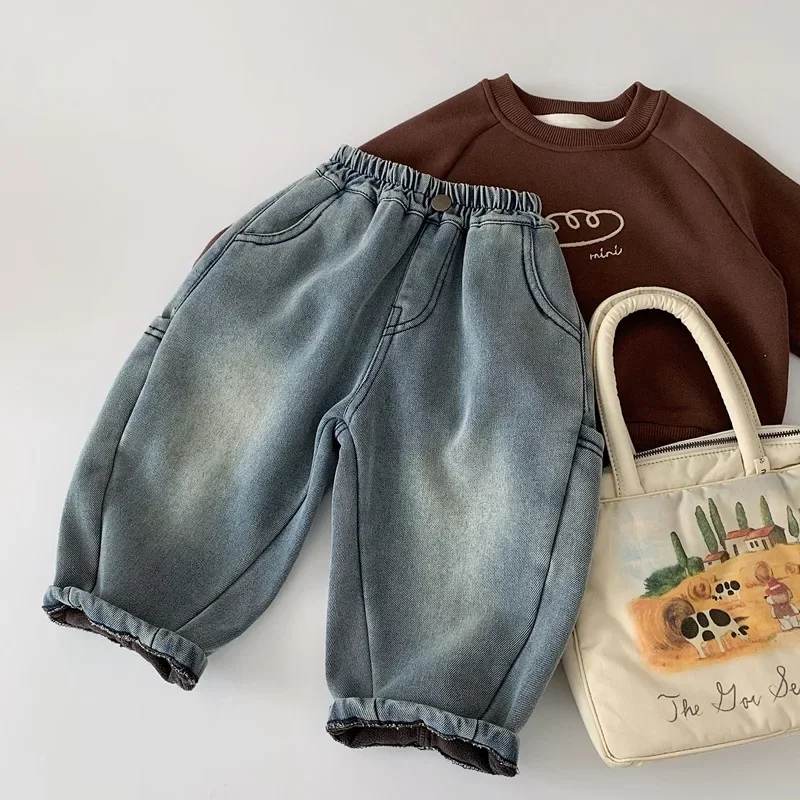 

Новинка зимы 2024, джинсовые брюки для мальчиков, прямые джинсы на флисовой подкладке, детские повседневные брюки, теплые свободные брюки для малышей