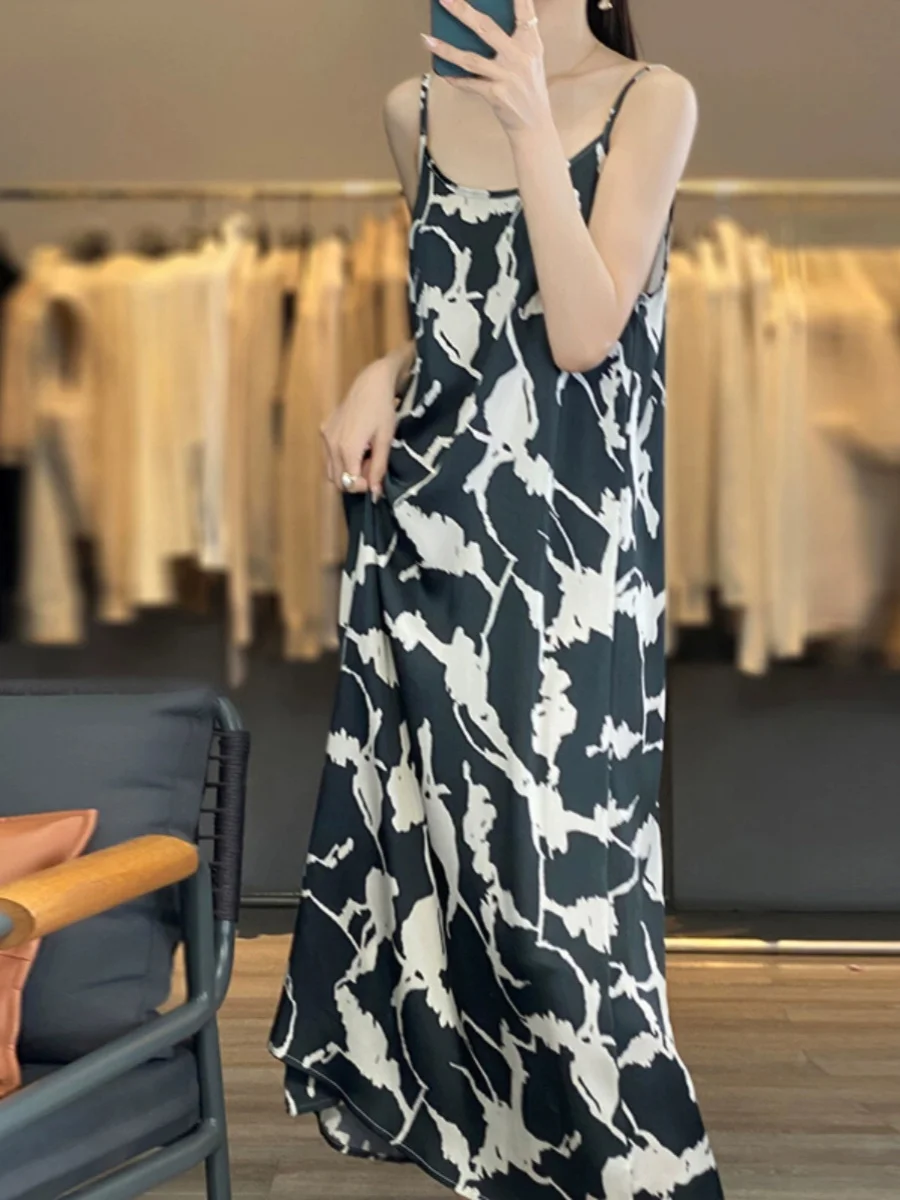 ชุดเดรสยาวผ้าซาตินลายดอกไม้สไตล์เรโทรแบบพันรอบตัว ดีไซน์แบบนอร์ดิก พร้อมสายคล้องไหล่สำหรับผู้หญิง