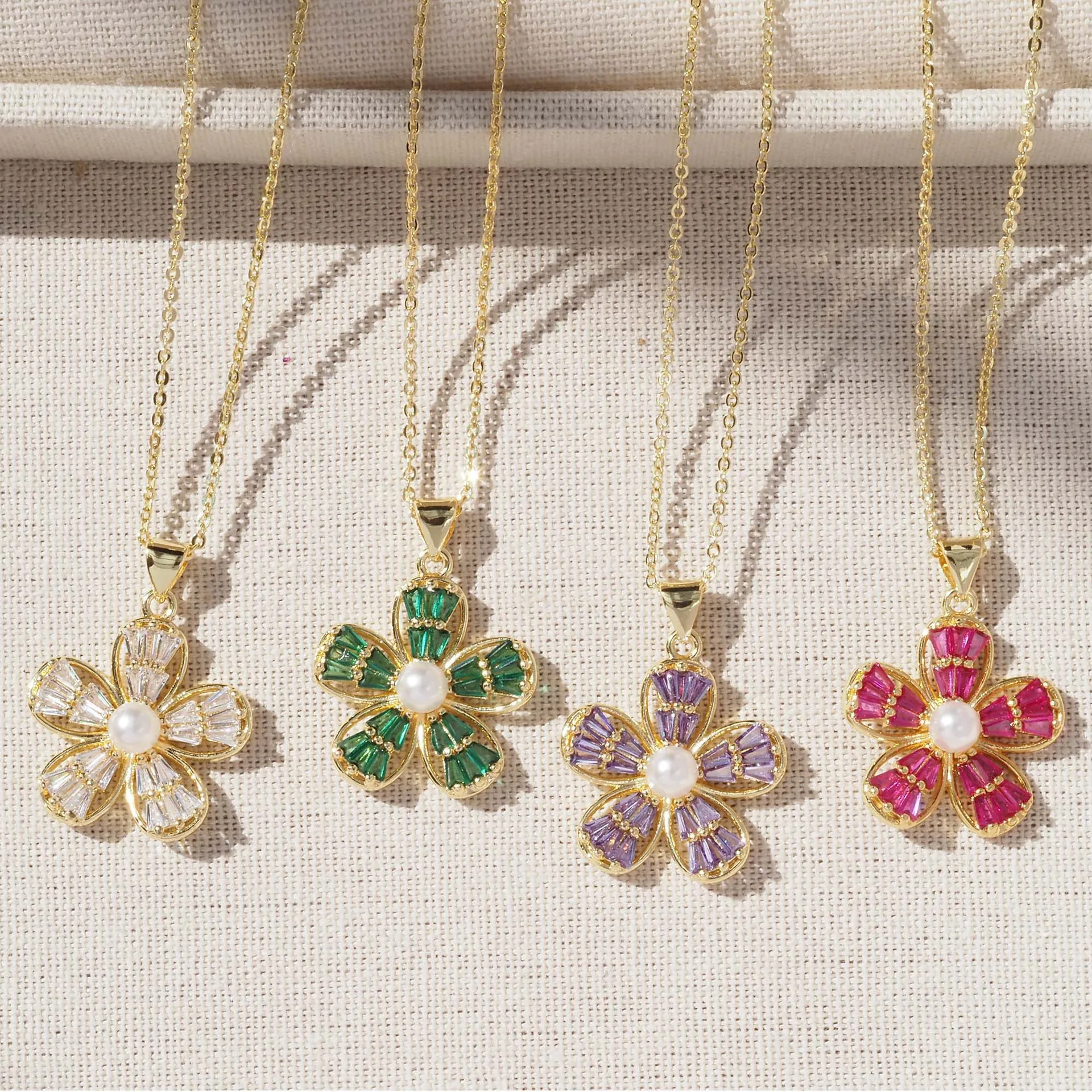 

5Pcs/Classic Personality Micro-inlaid Gorgeous Large Pink Flower Pendant Necklace Charming Girls Copper Evening Dress ﻿